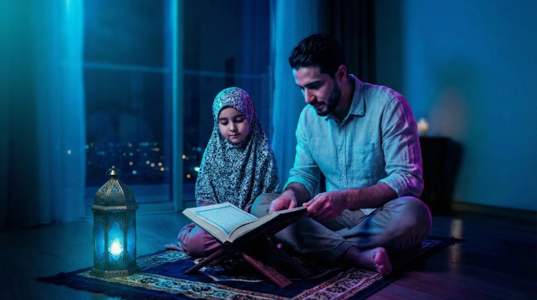 طفلة تسأل والدها: ماذا يفعل الله الآن؟! .. الإجابة بالتفصيل